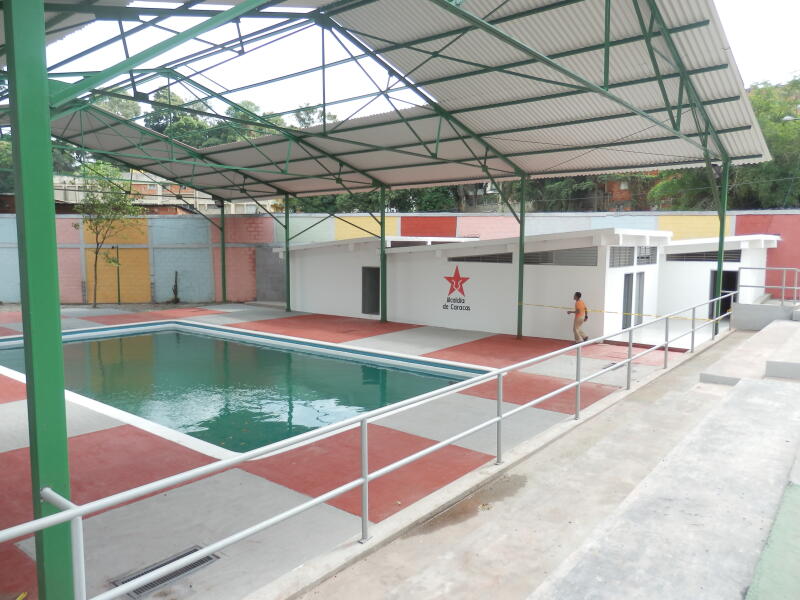Diseño y Construcción de piscinas y Cubiertas.