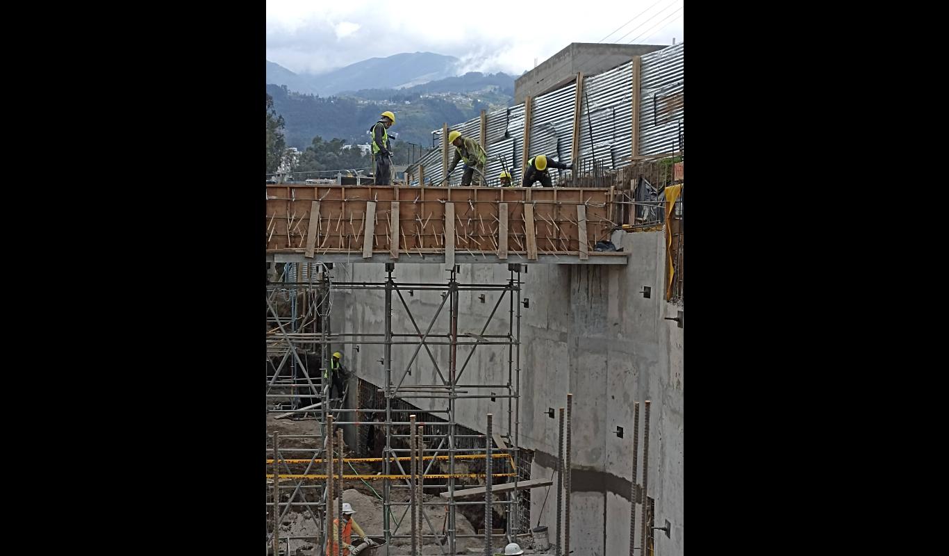 Construcción del super AKI pisuli