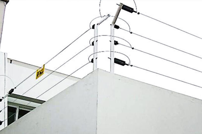 Instalación de cerco eléctrico y seguridad electronica "Conjunto San Carlos"